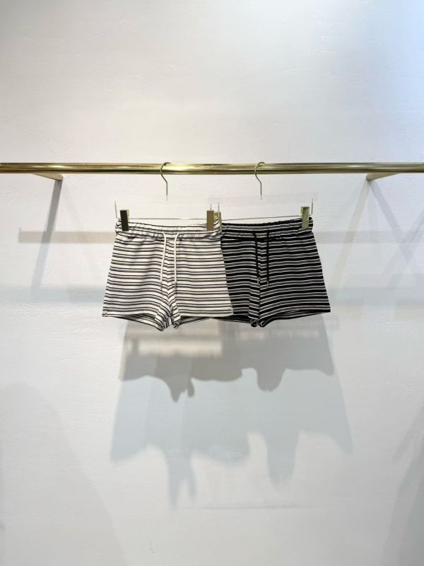 下擺荷葉條紋外套/條紋休閒短褲 