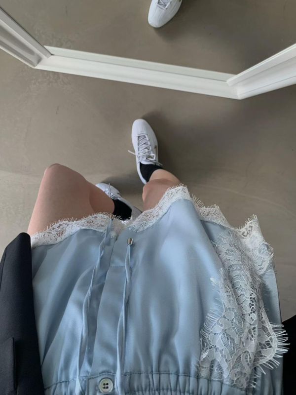 鬆緊腰蕾絲短褲 