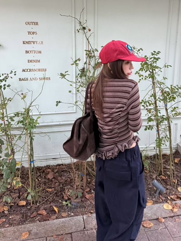 斜邊木耳邊條紋上衣 