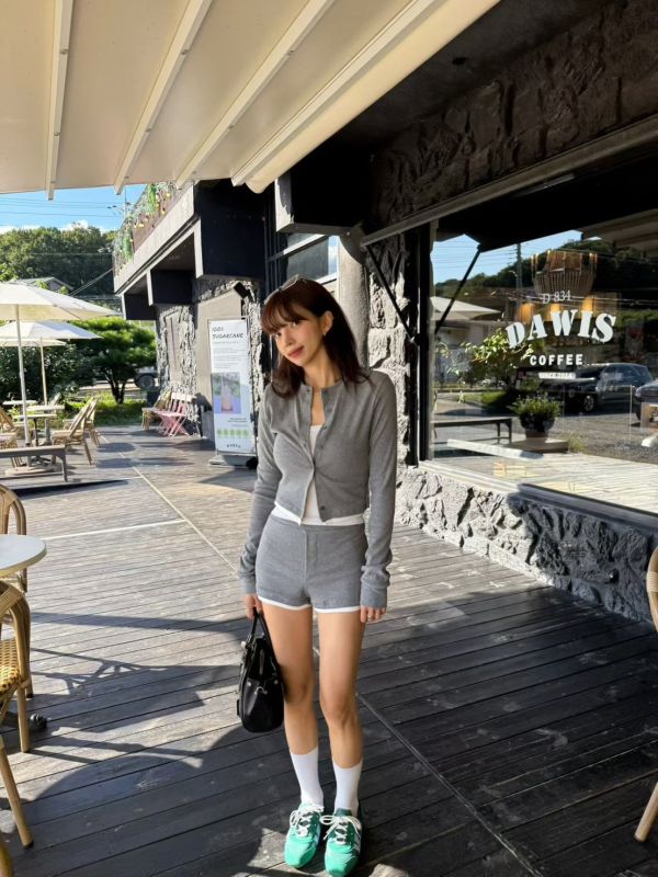 拼色滾邊排釦墊肩外套+彈性短褲SET 