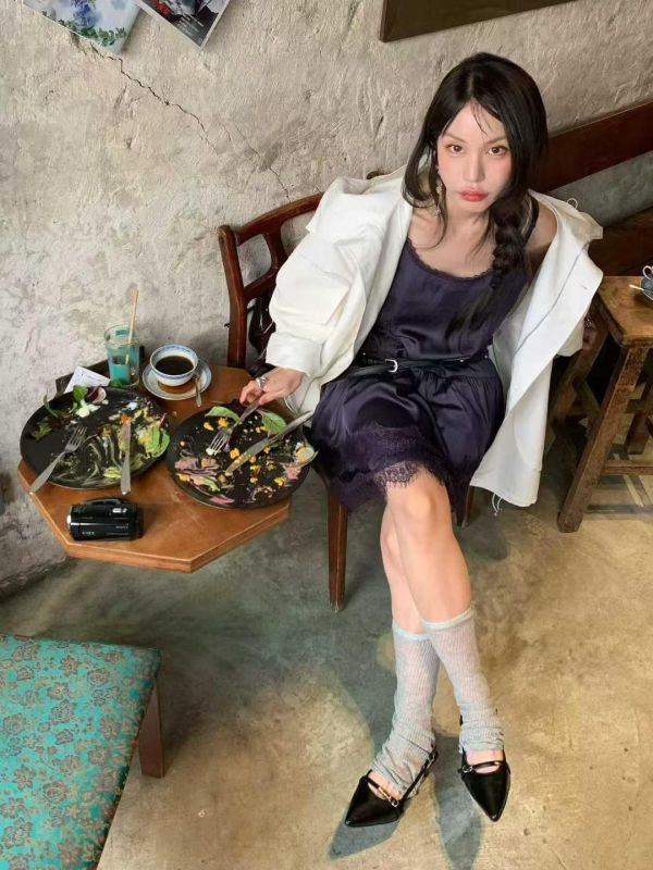 蕾絲花邊吊帶背心洋裝 