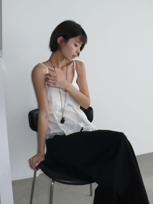 V領蕾絲邊吊帶背心 