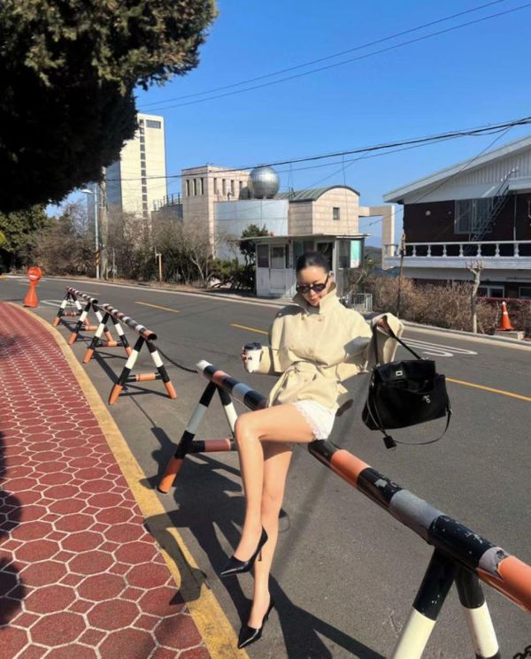 俐落短版綁帶風衣 