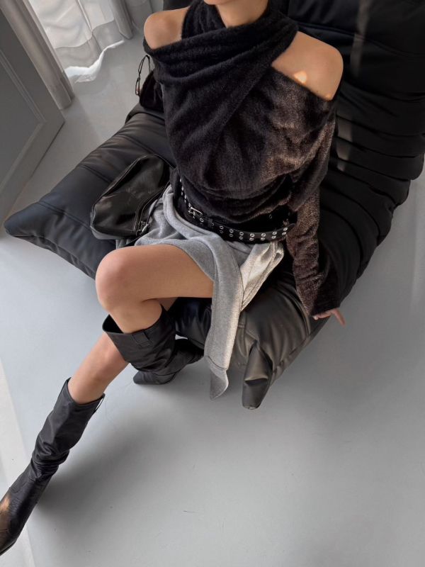 扭結掛脖露肩針織毛衣 