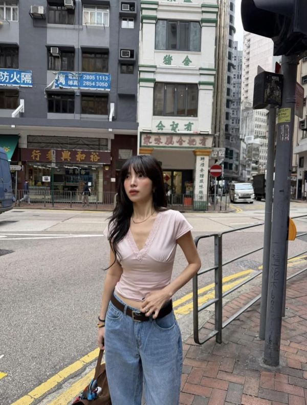 蕾絲性感小飛袖上衣 