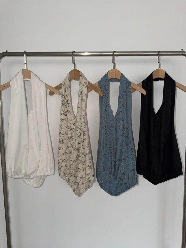 大露背繞脖背心 