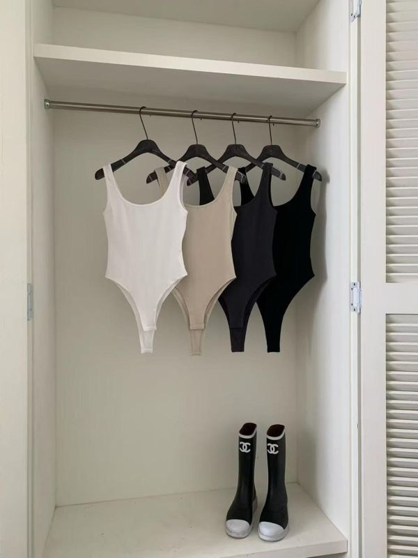 超辣寬肩包屁上衣 