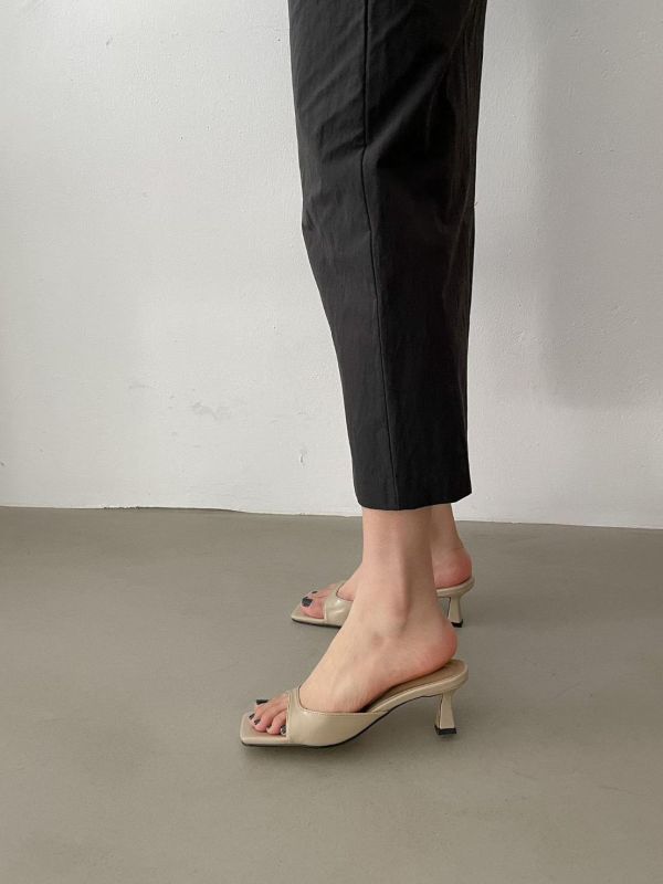 方頭皮革低跟涼鞋(偏小半號/5公分) 