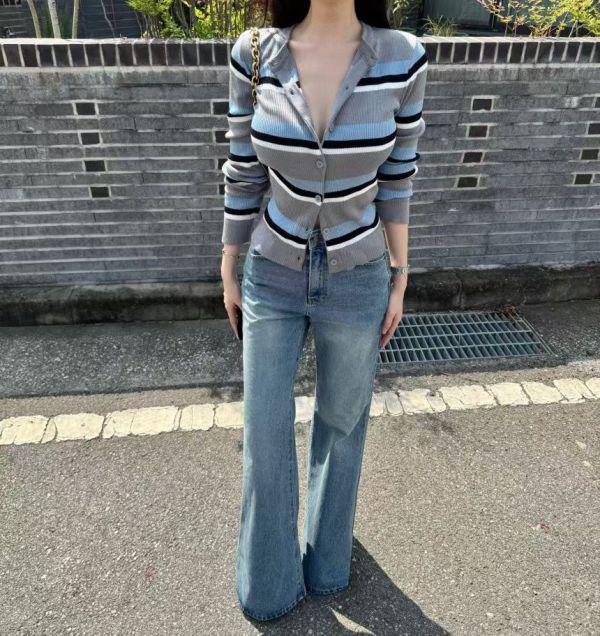 排釦條紋針織外套 