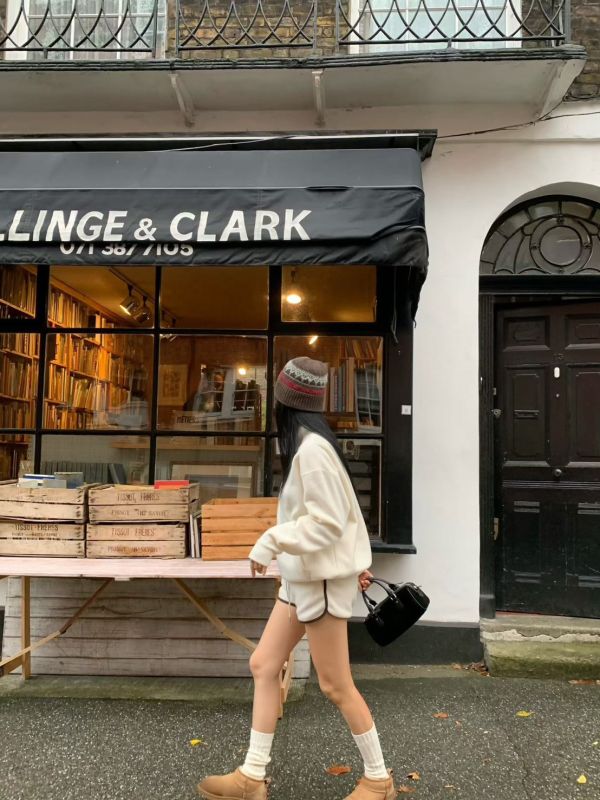 毛料拉鍊立領上衣/毛料綁繩小短褲 