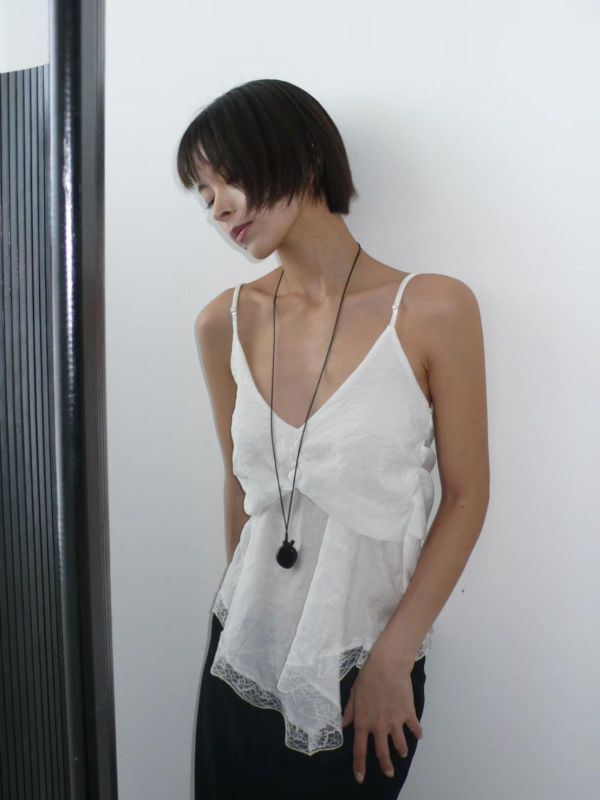 V領蕾絲邊吊帶背心 