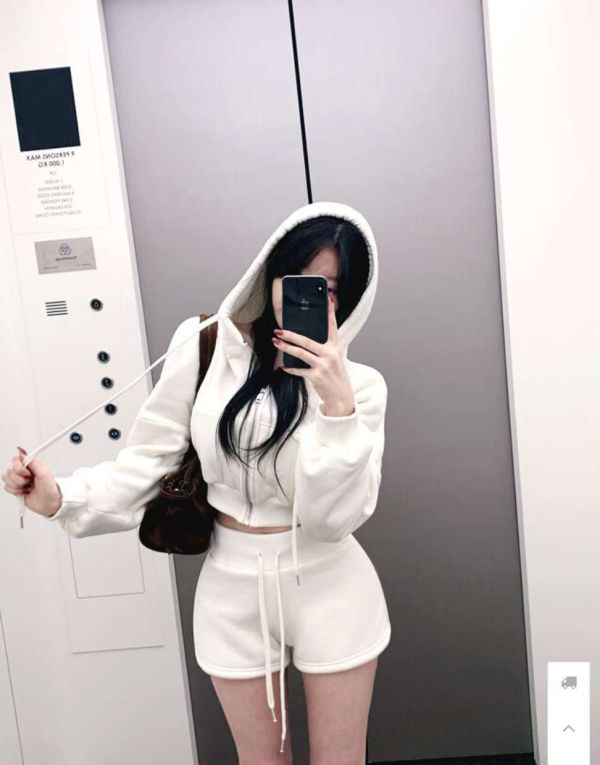 連帽短版拉鍊外套/抽繩短褲 