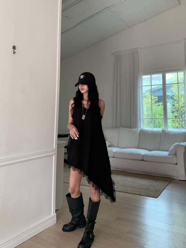 蕾絲拼接下擺不規則洋裝 