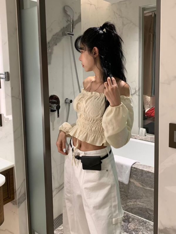 中間抽繩一字領上衣 