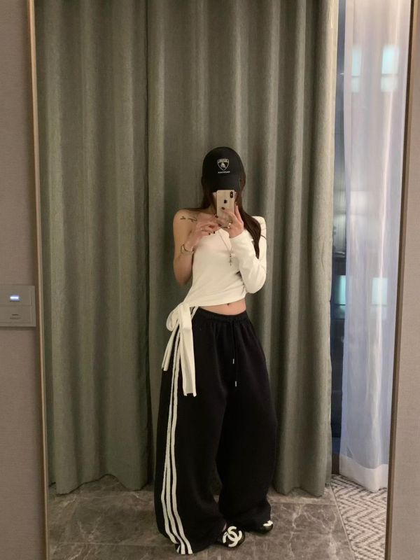 側綁帶單挖肩上衣 