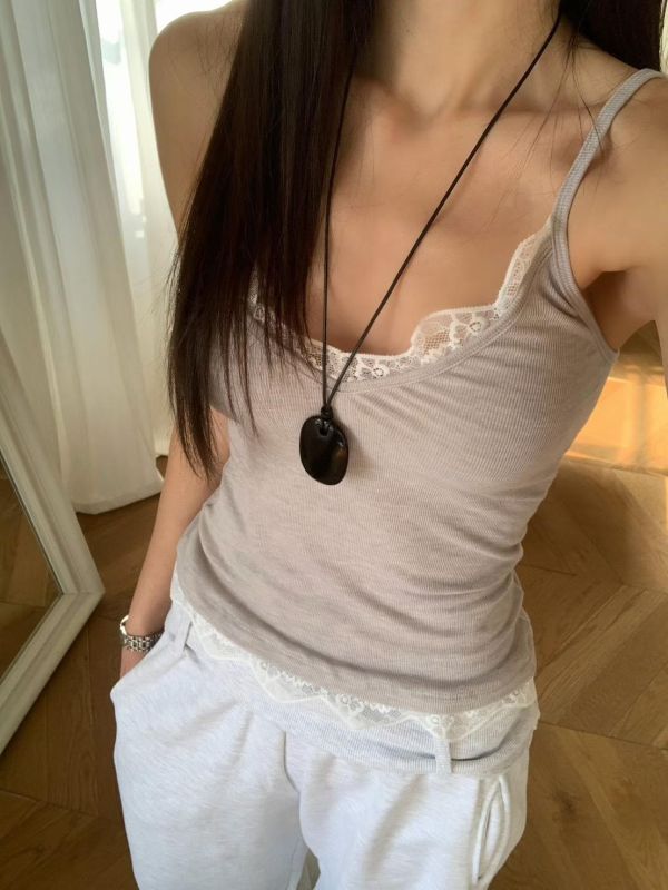 蕾絲滾邊V領彈性背心 