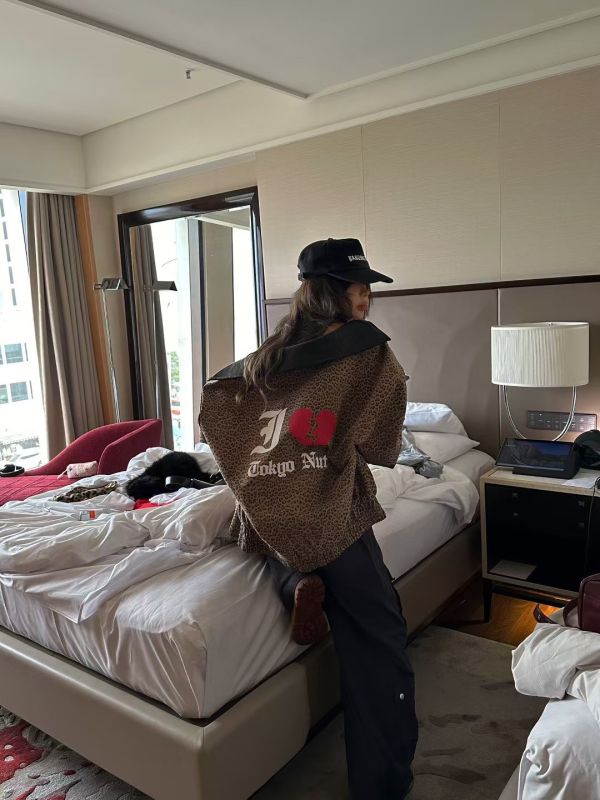 皮革領英字豹紋外套 