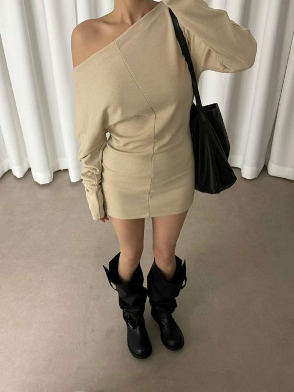 車線剪裁斜肩棉質洋裝 