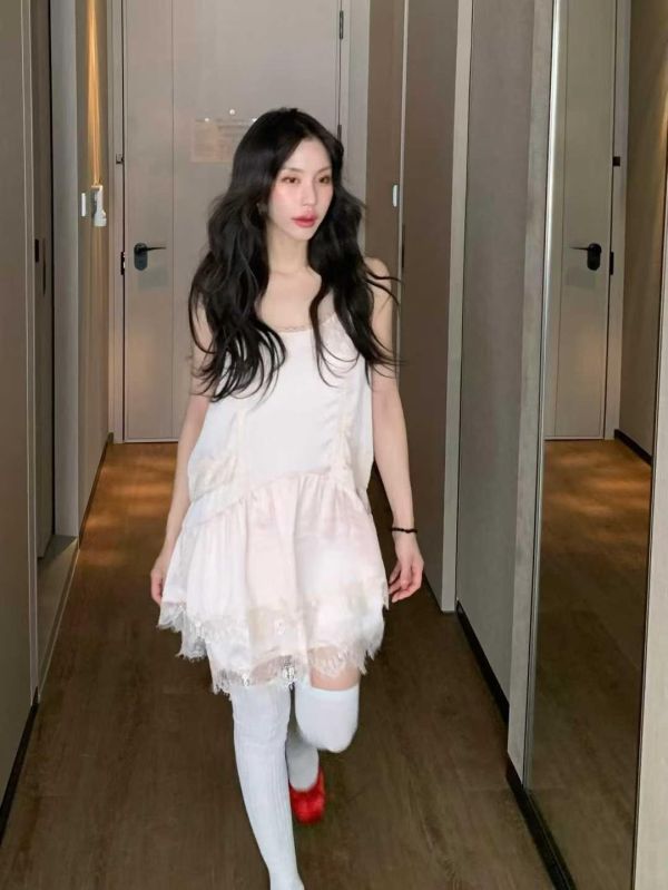 蕾絲花邊吊帶背心洋裝 