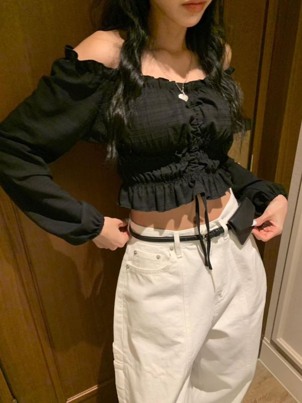 中間抽繩一字領上衣 