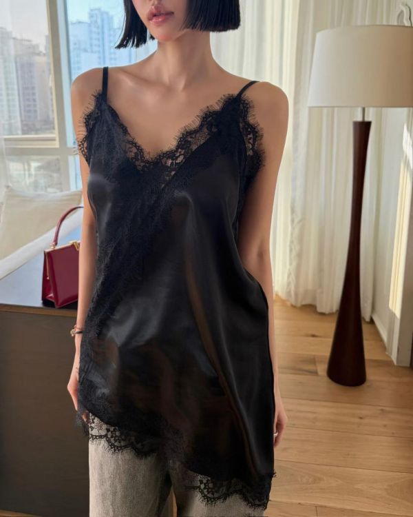 緞面光澤蕾絲細肩斜切背心 