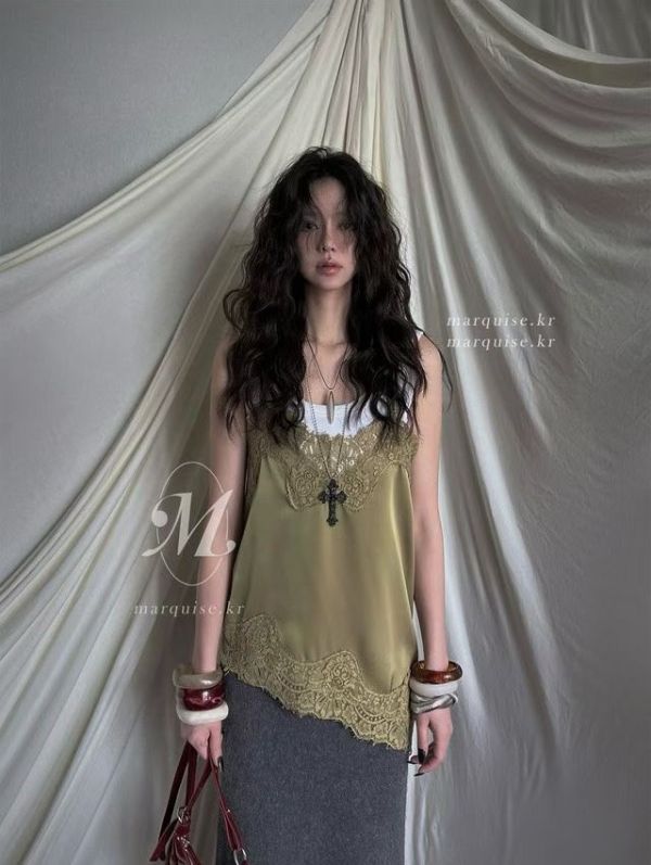 下斜邊拼蕾絲細肩背心 