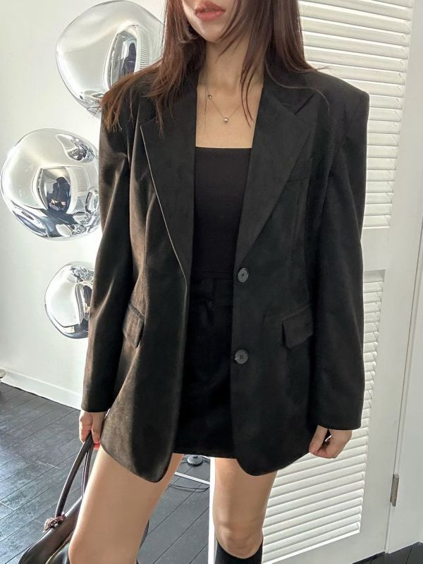 翻領墊肩寬鬆西裝外套/後鬆緊腰短裙 