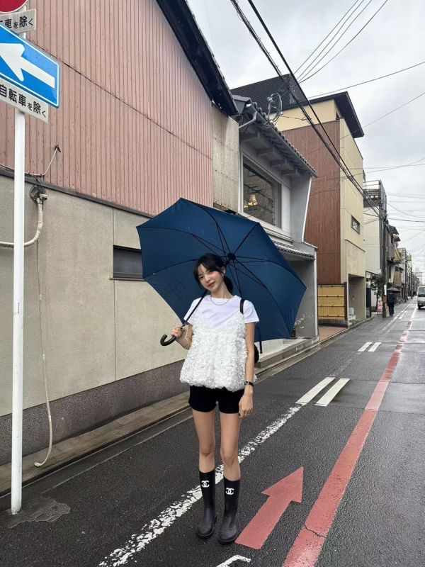 玫瑰花朵傘狀V領背心 