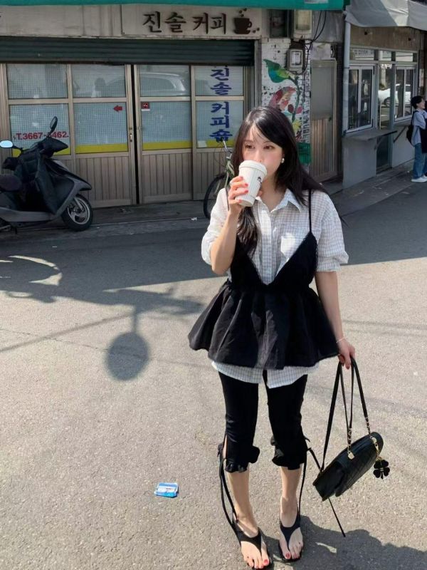 花邊V領細肩背心 