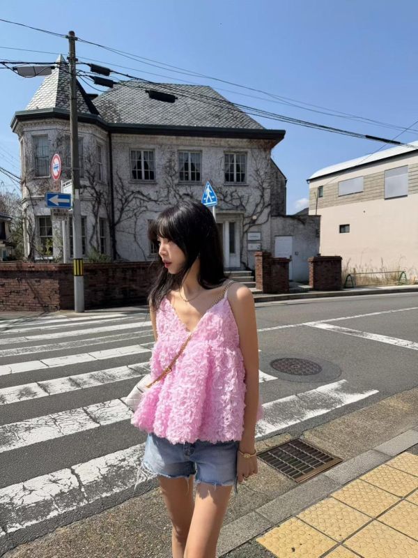 玫瑰花朵傘狀V領背心 