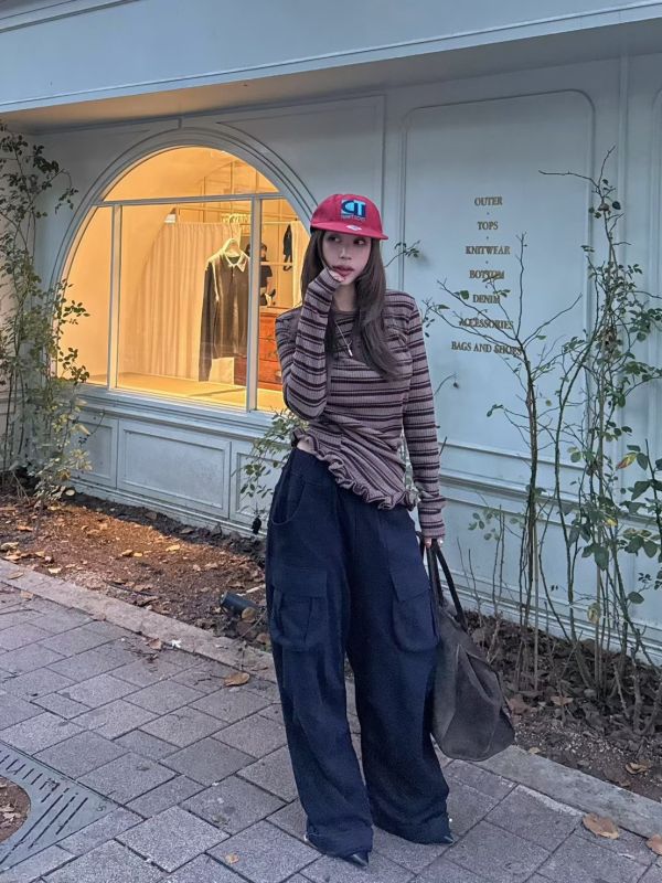 斜邊木耳邊條紋上衣 