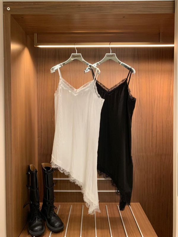 蕾絲拼接下擺不規則洋裝 