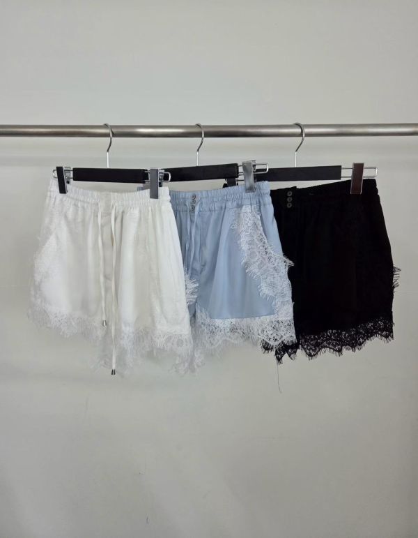 鬆緊腰蕾絲短褲 