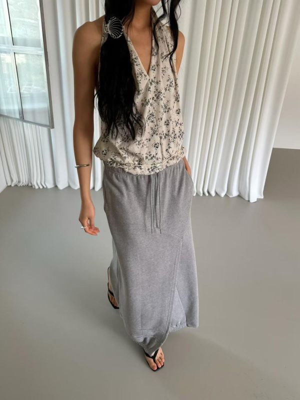 大露背繞脖背心 