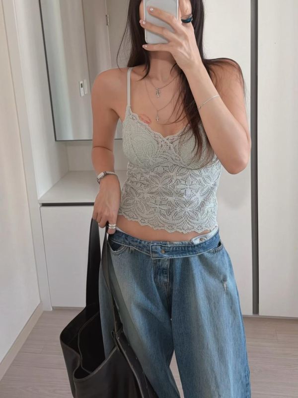 蕾絲內搭有罩杯吊帶背心 