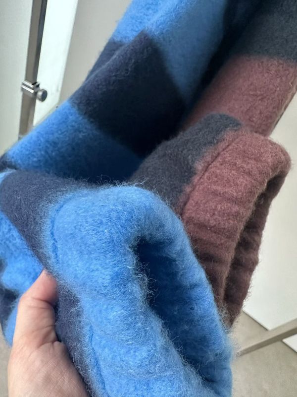 條紋撞色下擺縮口短版毛衣 