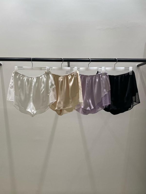 V領點點蕾絲緞面背心/點點蕾絲緞面小短褲 