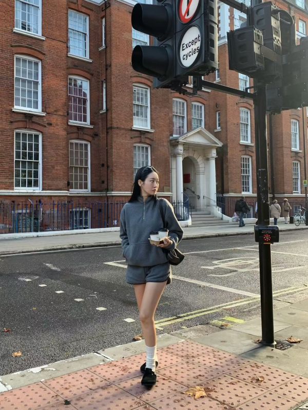 毛料拉鍊立領上衣/毛料綁繩小短褲 