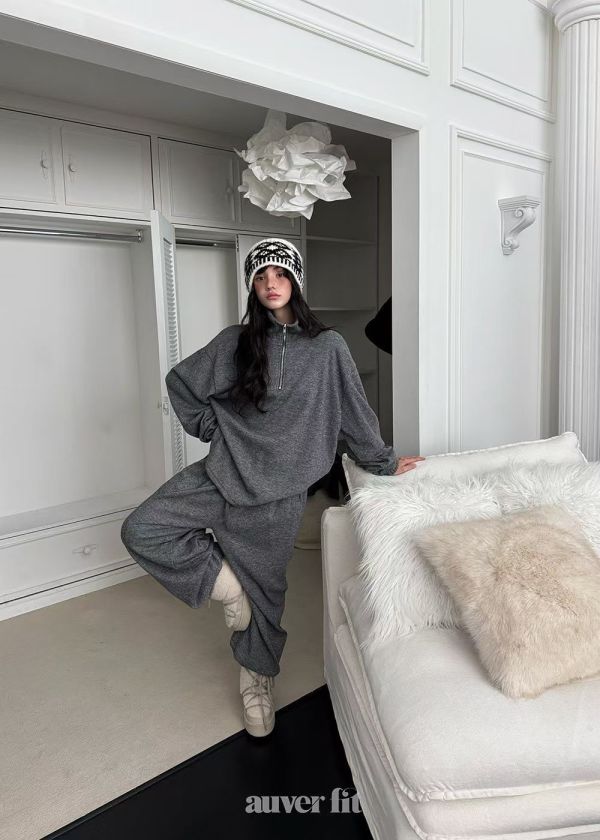 半拉鍊高領下擺縮口針織上衣/寬鬆休閒縮口褲 