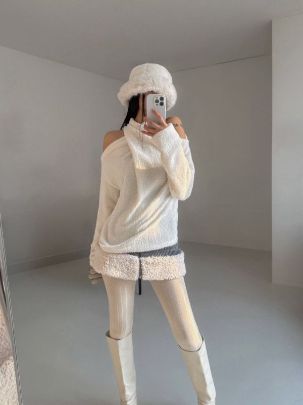 扭結掛脖露肩針織毛衣 