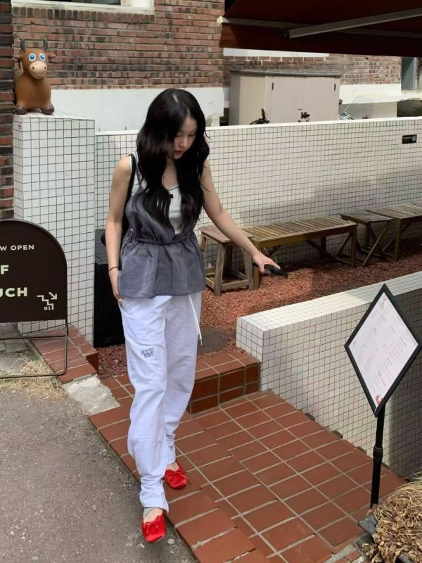 花邊V領細肩背心 