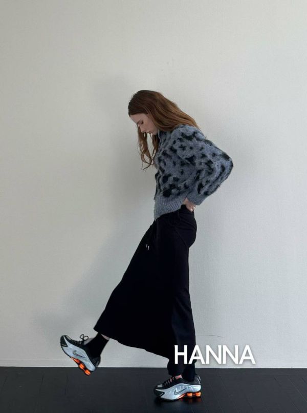 高領豹紋毛絨毛衣 