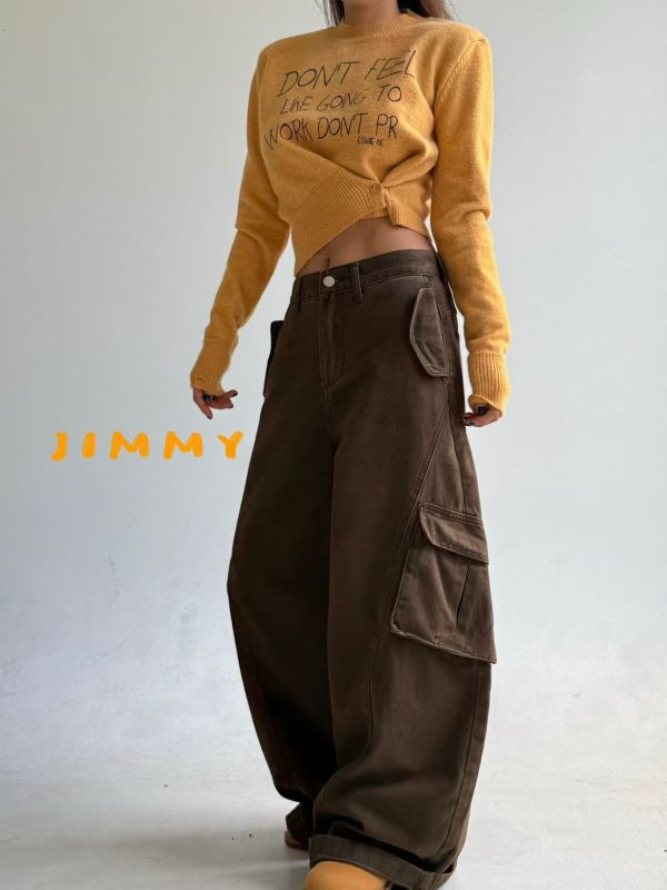 下鈕釦造型英字上衣 