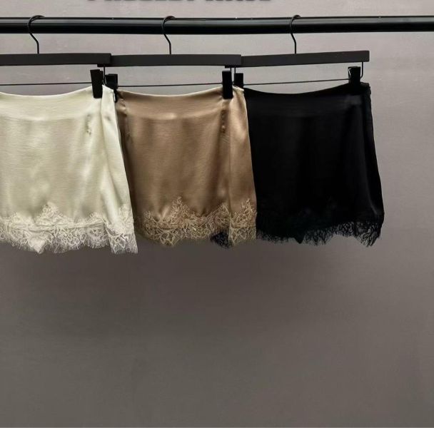 下蕾絲光澤短裙 