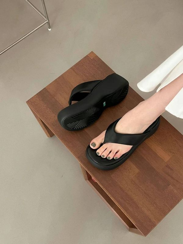 輕盈厚底夾腳拖鞋(正常版) 