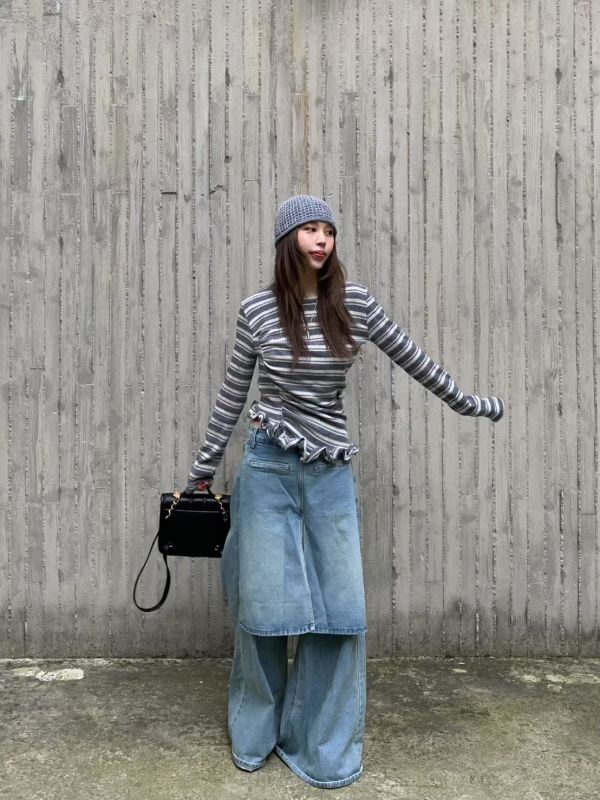 斜邊木耳邊條紋上衣 