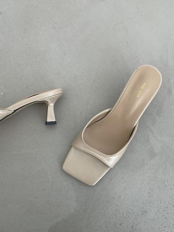 方頭皮革低跟涼鞋(偏小半號/5公分) 