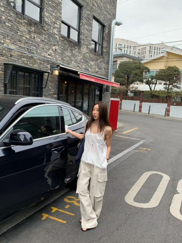 蕾絲圓弧絲綢背心 