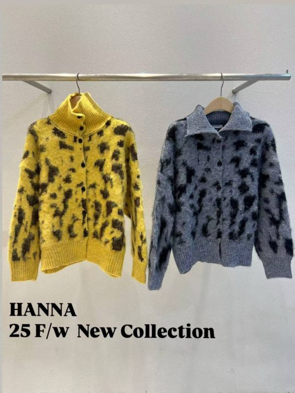 高領豹紋毛絨毛衣 