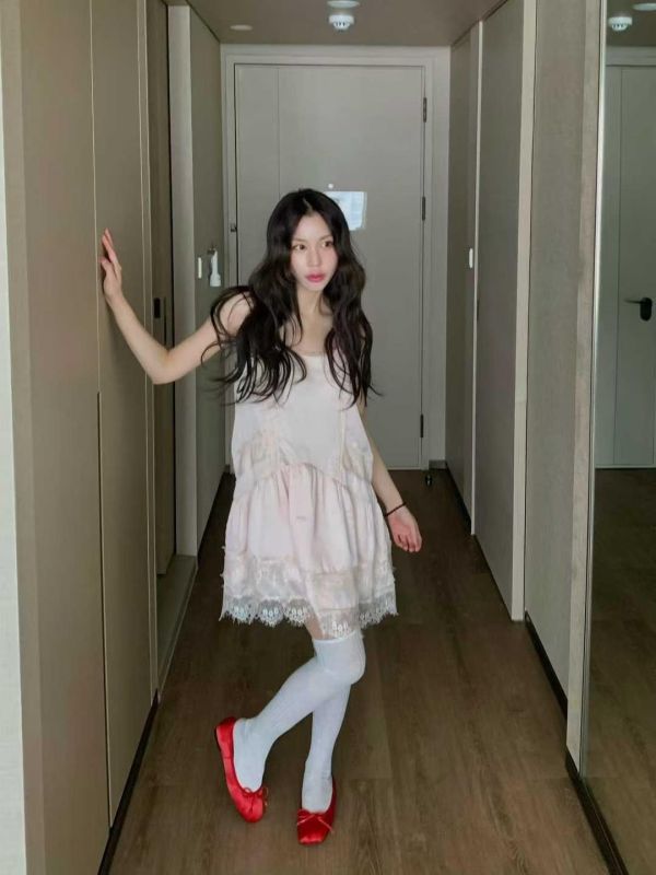 蕾絲花邊吊帶背心洋裝 